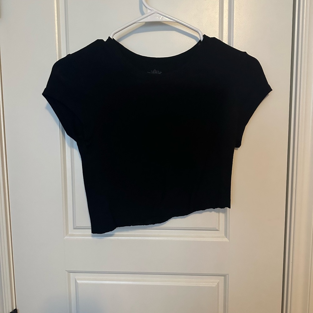 No Boundaries - M - Black cropped shirt